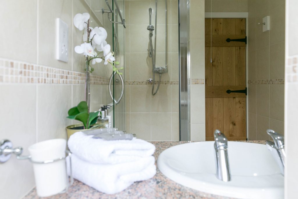 Teal Cottage Bathroom