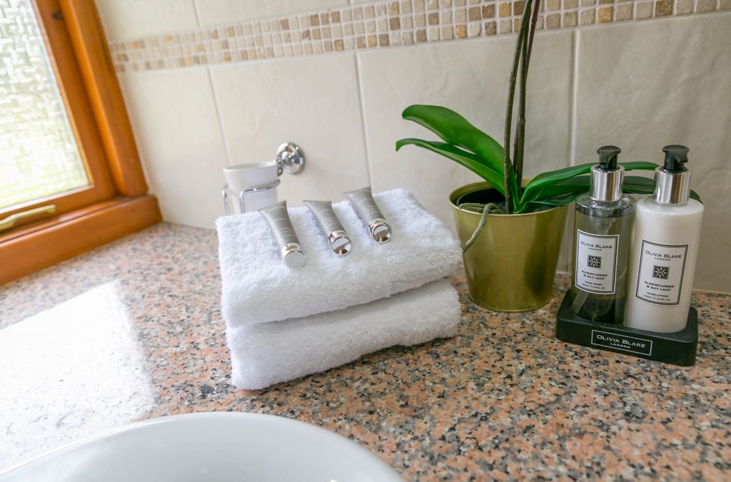 Teal Cottage Bathroom